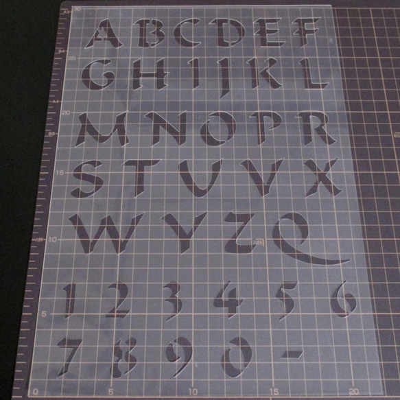 ☆アルファベット大文字　サイズ縦3センチ カリグラフィ ステンシルシート NO141 4枚目の画像