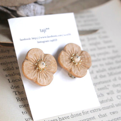 木雕木耳環“罌粟花”櫻桃木 第5張的照片
