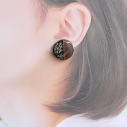 木製耳環樹脂（蕾絲花，胡桃木半黑） 第4張的照片
