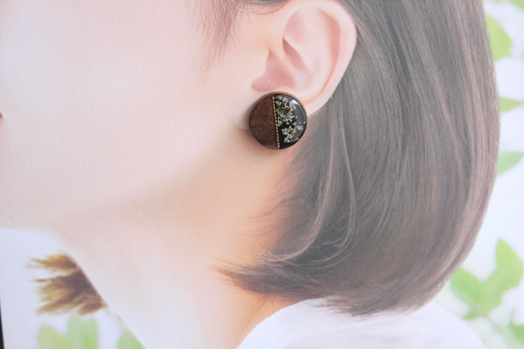 木製耳環樹脂（蕾絲花，胡桃木半黑） 第5張的照片
