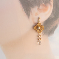木雕木耳環“小花”橡木、木珠 第3張的照片