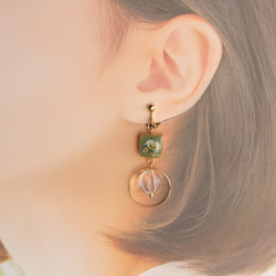 木製耳環 樹脂（霞草、綠色、透明） [穿孔耳環可更換] 第3張的照片