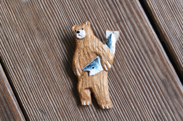 木雕木胸針鮭魚熊 第6張的照片