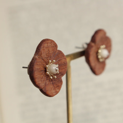木雕木耳環&lt;罌粟花&gt;卡林樹 第3張的照片