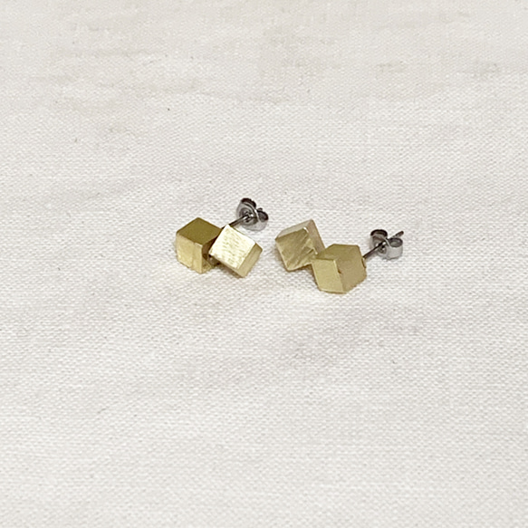 真鍮 2cube Pierce 1枚目の画像