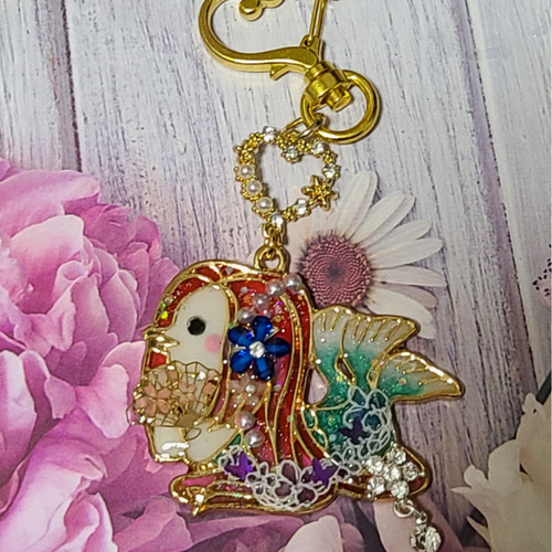 ♡薔薇♡アマビエさん　レジンキーホルダー　ハンドメイド ♡薔薇♡アマビエさん レジンキーホルダー ハンドメイド レジンで薔薇