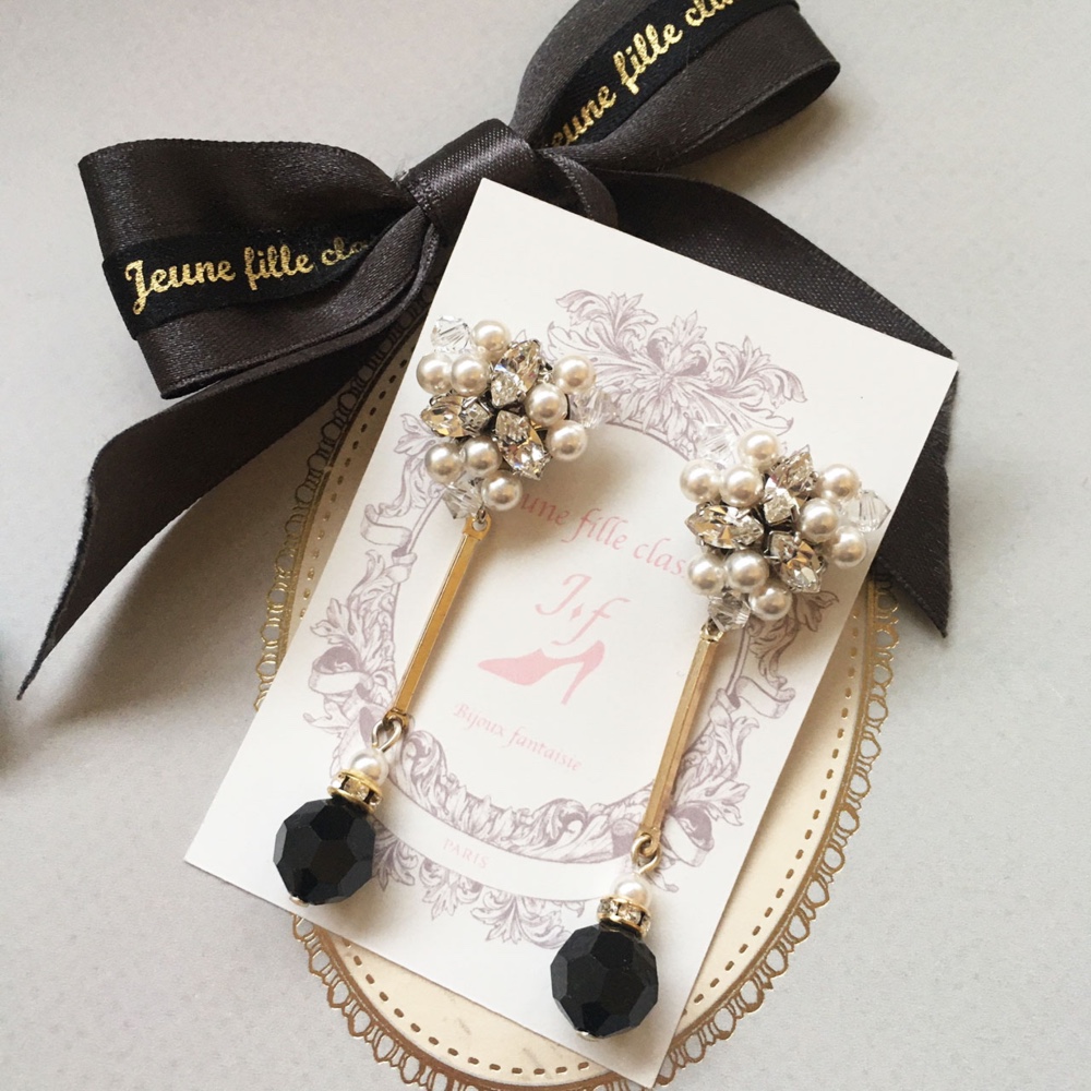 パリヴィンテージパーツ＆クリスタルビジューピアス