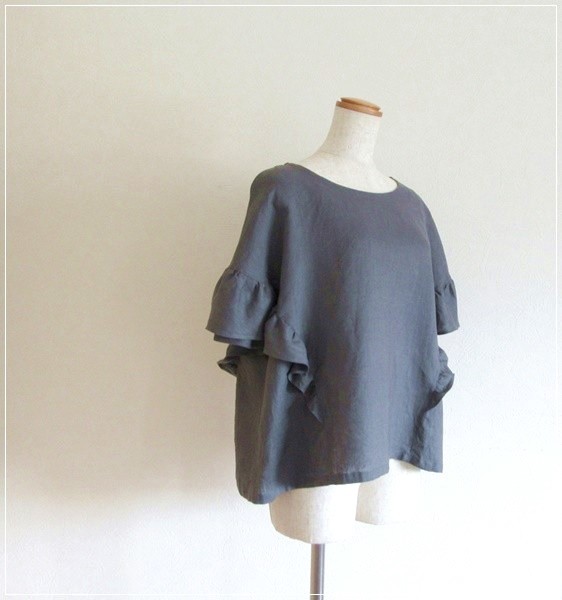 blue gray*　リネンのフリルドルマンブラウス