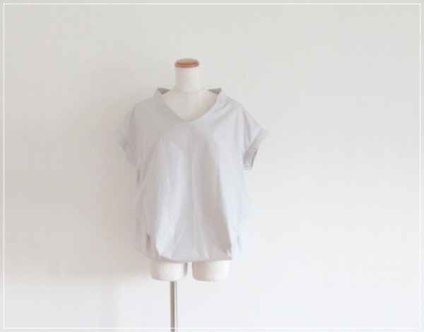 【特集掲載】うすグレー* フロントタックブラウス