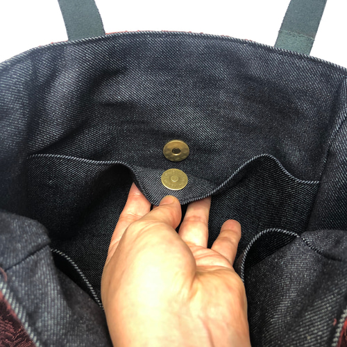 ハンドメイド　着物地のトートバッグ　小さいバッグ 帯リメイクバッグ着物リメイクバッグ花柄赤トートバッグ543