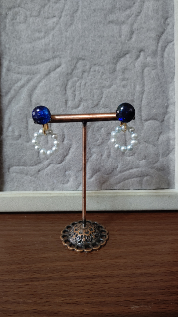 ガラスナギットと淡水パールのイヤリング 2枚目の画像