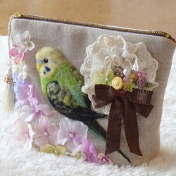 セキセイインコ羊毛刺繍の上品ファスナーポーチ（グリーン２） 2枚目の画像