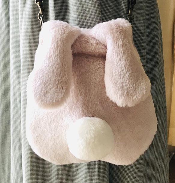 【完成品】うさぎポシェット【ピンク＆白しっぽ】 1枚目の画像