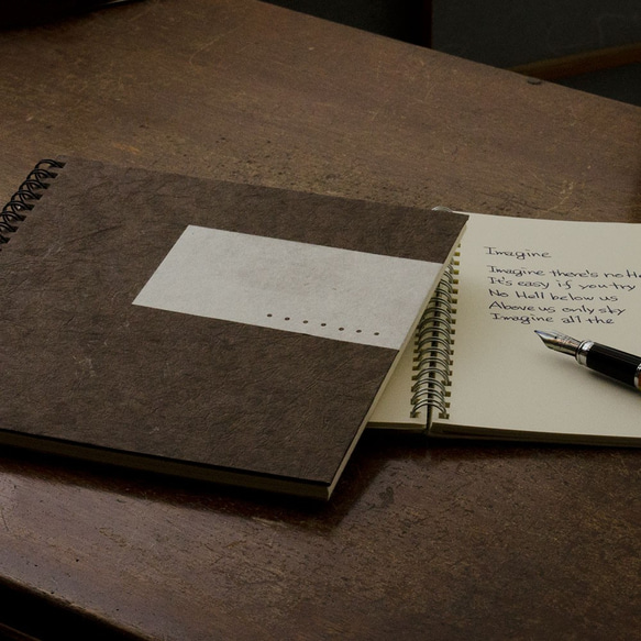 革のような風合い　手製本のリングノート 「ｒｏｋｕｔａシリーズ-こげ茶-」＊ヒマラヤの手漉き紙「ロクタ紙」使用 2枚目の画像