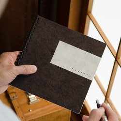 革のような風合い　手製本のリングノート 「ｒｏｋｕｔａシリーズ-こげ茶-」＊ヒマラヤの手漉き紙「ロクタ紙」使用 6枚目の画像