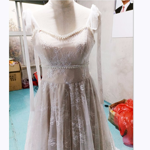 上品！ ウエディングドレス キャミソール 繊細レース ミニトレーン/短  