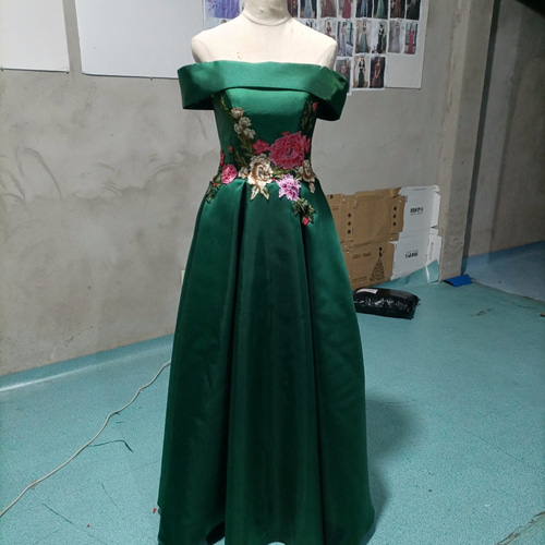 素敵なカラードレス パーティードレス オフショルダー 演奏会 発表会  