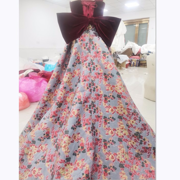 素敵なカラードレス ベアトップ 高級ベロア 枝花刺繍 編み上げ イブニングドレス 3枚目の画像