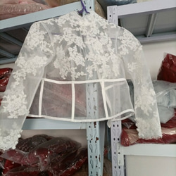 ウエディングドレス中に入れるボレロ　トップス　上品刺繍　くるみボタン　チャイナ襟 2枚目の画像