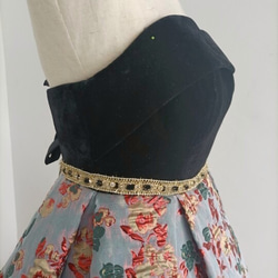素敵なカラードレス ベアトップ 高級ベロア 枝花刺繍 編み上げ イブニングドレス   取り外し可能   大きなリボン 9枚目の画像