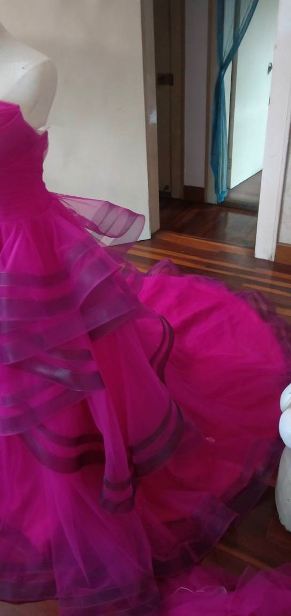 ボリュームたっぷり  　カラードレス 　憧れのドレス   エレガント   上質オーガンジー  ビビッドピンク 4枚目の画像
