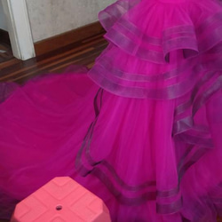 ボリュームたっぷり  　カラードレス 　憧れのドレス   エレガント   上質オーガンジー  ビビッドピンク 5枚目の画像