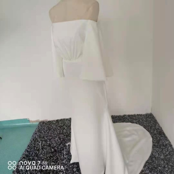 エレガント ウエディングドレス オフショルダー ミニトレーン/短トレーン 細見え 3枚目の画像