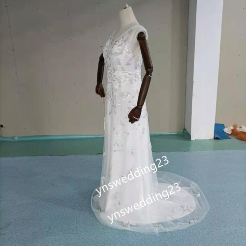 高品質！  ウエディングドレス   3D立体レース刺繍  パール  深Vネック