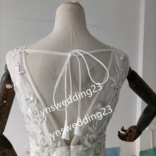 高品質！  ウエディングドレス   3D立体レース刺繍  パール  深Vネック