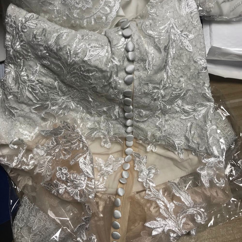 高品質！ ウエディングドレス 3D立体レース刺繍 くるみボタン 前撮り  