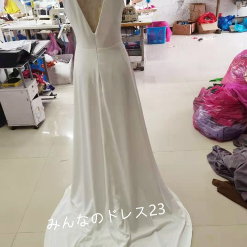 優雅 ウエディングドレス 光沢サテン くるみボタン 背中見せ 花嫁撮り  