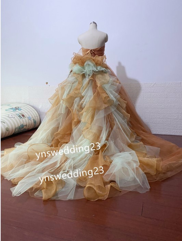 カラードレス  テラコッタ色系  柔らかく重ねたチュールスカート 挙式用 ラッフルフリル  2枚目の画像