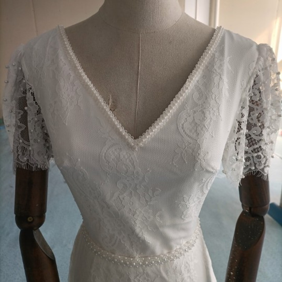 大人気上昇 ホワイトウエディングドレス 3D立体レース刺繍 パール 6枚目の画像