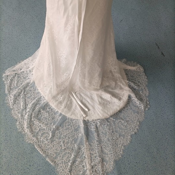 大人気上昇 ホワイトウエディングドレス 3D立体レース刺繍 パール 7枚目の画像