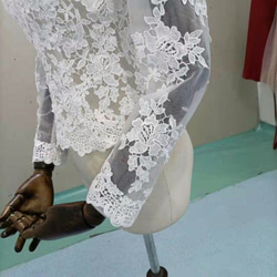 優雅的胡桃木鈕扣高領長袖蕾絲波萊羅上衣婚紗 第4張的照片