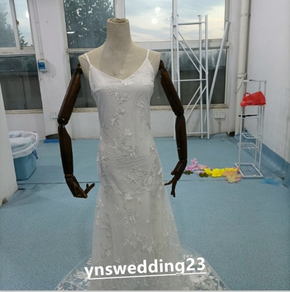 婚紗吊帶背心灰白色3D立體蕾絲刺繡二次元 第6張的照片