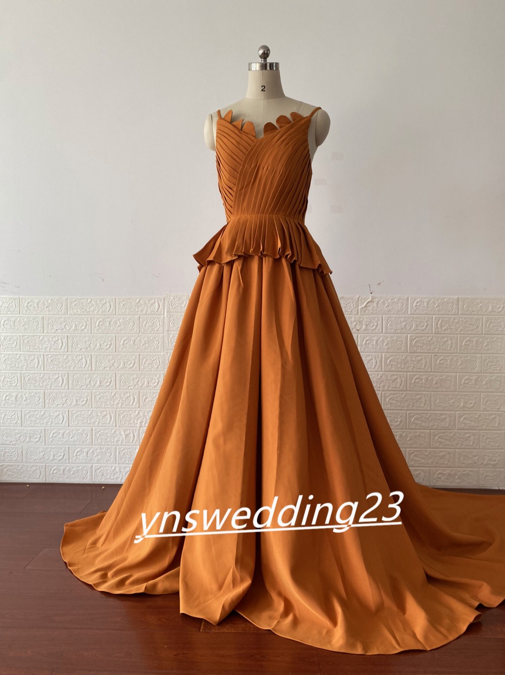 ウエディングドレス  Vネックバック    テラコッタドレス　ウェディング　前撮り　二次会  花嫁