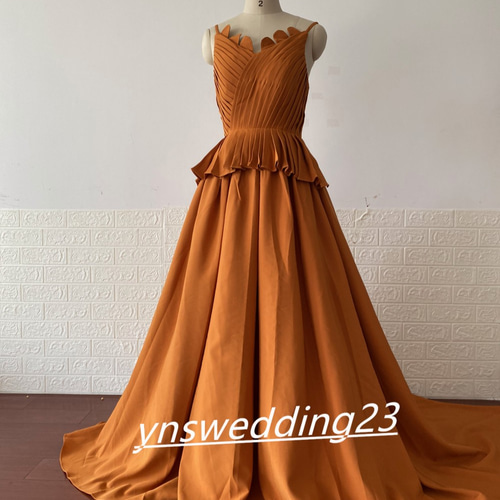 ウエディングドレス Vネックバック テラコッタドレス ウェディング 前  