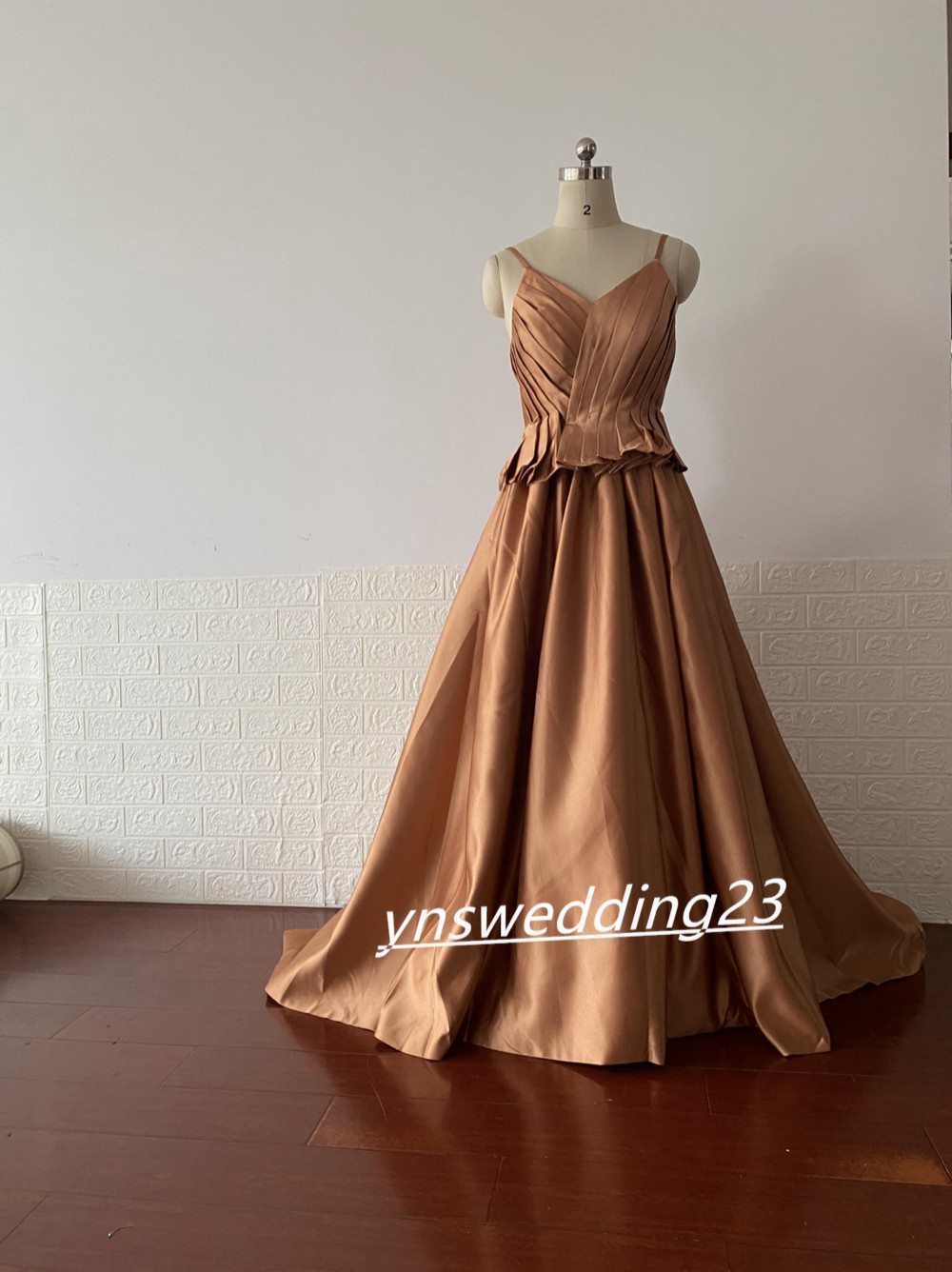 Vネックドレス カラードレスオレンジ 背中見せ トレーン 前撮り 結婚式/披露宴