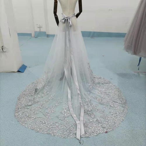 大人気上昇チュールスカート 薄グレー リーフ刺繍 華やかなトレーン  