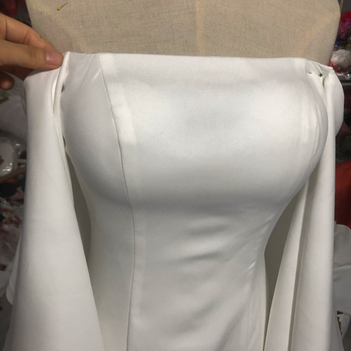 上品！ ウエディングドレス オフショルダー ロング フレア袖 抜群 2次  