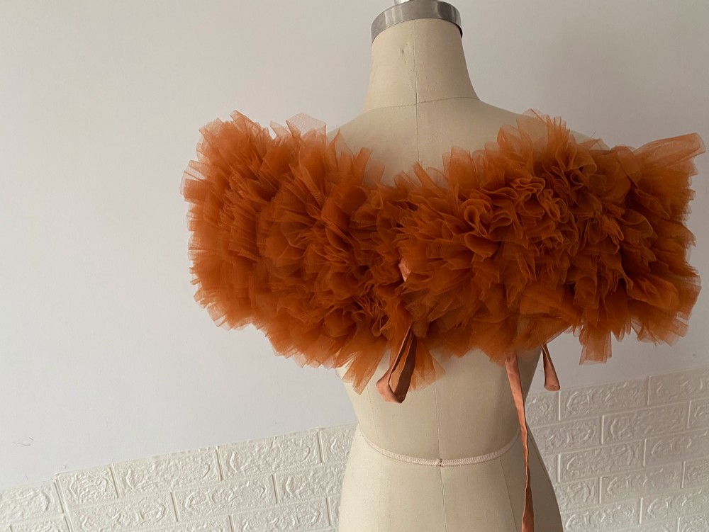 ウエディングドレス  テラコッタ色  オフショルダー　お色直し　サイズ調整可能 ふわふわ襟　二の腕カバー　カラードレス