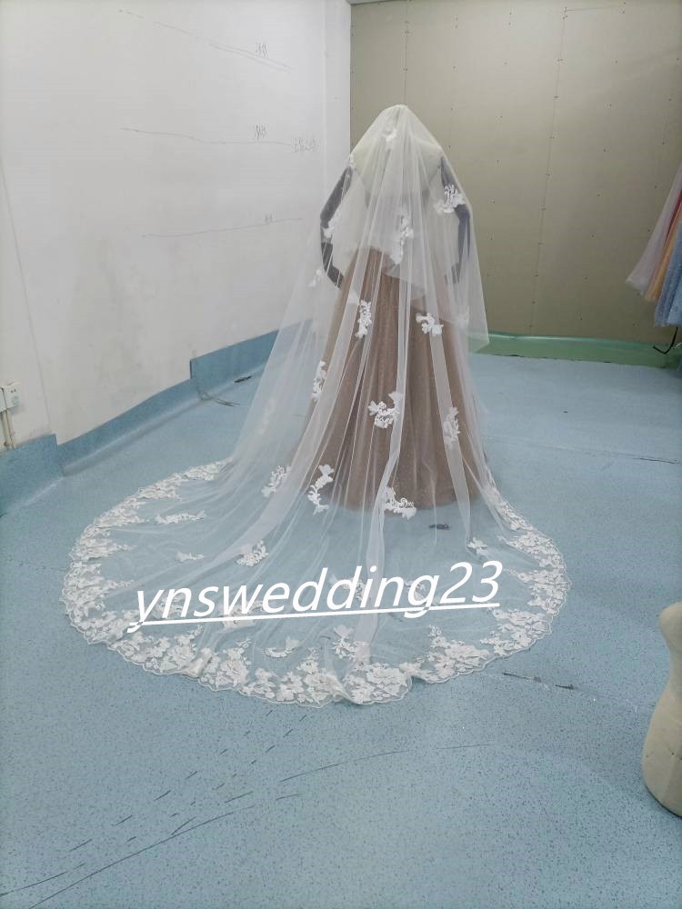 大好評中！ ロングベール コーム付き 花嫁/ウェディングドレス/結婚式 花モチーフ　花びら付き