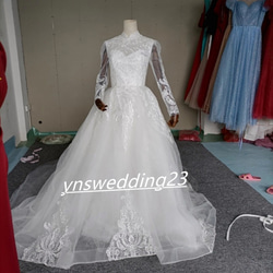 高品質！  ウエディングドレス   3D立体レース刺繍    トレーン   結婚式/披露宴　長袖　ハイネック 1枚目の画像