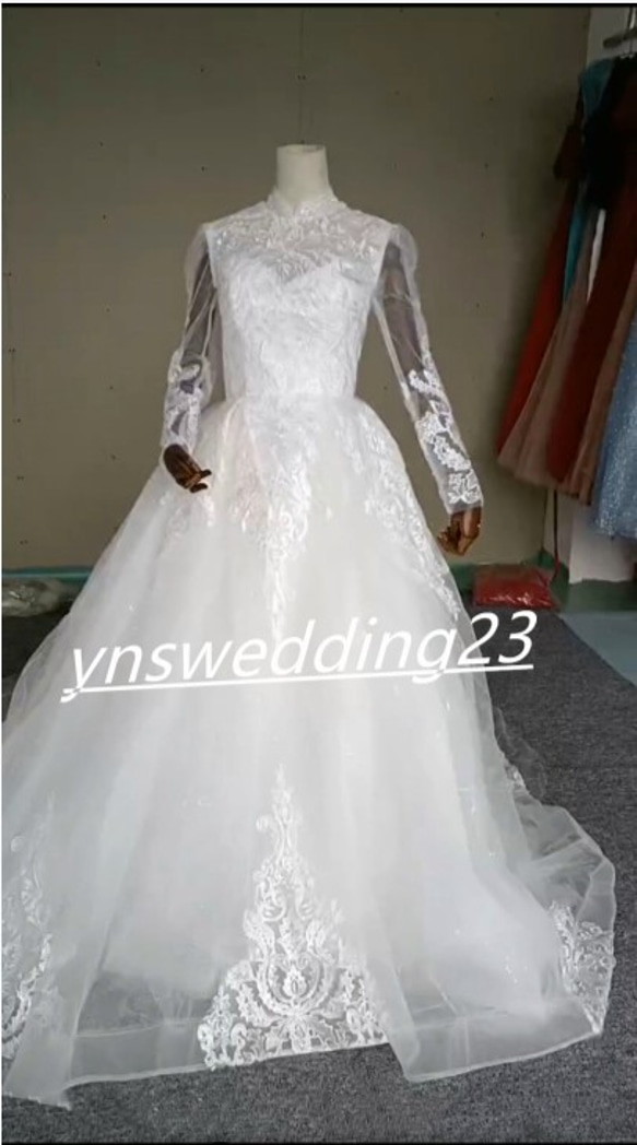 高品質！  ウエディングドレス   3D立体レース刺繍    トレーン   結婚式/披露宴　長袖　ハイネック 3枚目の画像