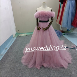 ピンクカラードレス オフショルダーの2WAYドレス　ロングトレーン  パーティードレス   お色直し 1枚目の画像