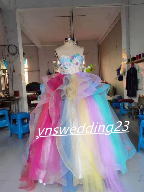 豪華！カラードレス レインボースカート ソフトチュール  ベアトップ プリンセスライン  結婚式/披露宴 1枚目の画像