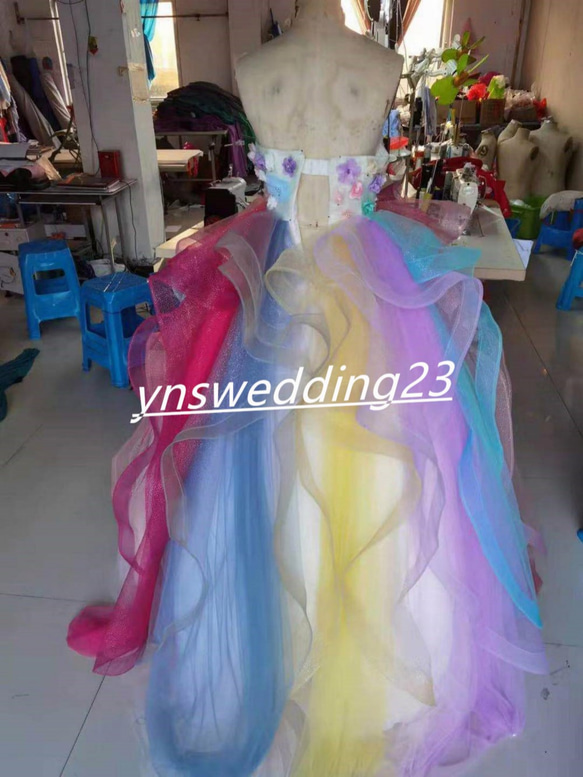 豪華！カラードレス レインボースカート ソフトチュール  ベアトップ プリンセスライン  結婚式/披露宴 3枚目の画像