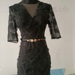 高品質！ パーティードレス 黒 マーメイドライン 優雅なシルエット 七分袖丈    ベルト無料 ミディアムドレス 3枚目の画像