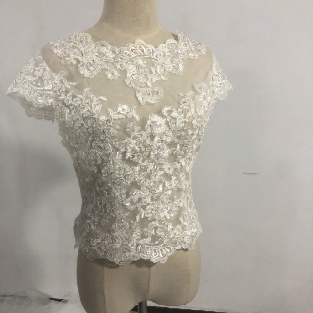 エレガント ウエディングドレス    フレンチスリーブ   ボレロ レース 結婚式/披露宴  くるみボタン